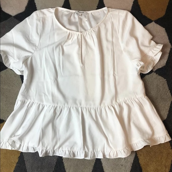 stanza ruffle hem top